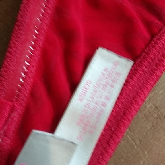 Victoria's Secret Pink Red Strapless Push-up Bra. Size 32D - Picture 11 of 17